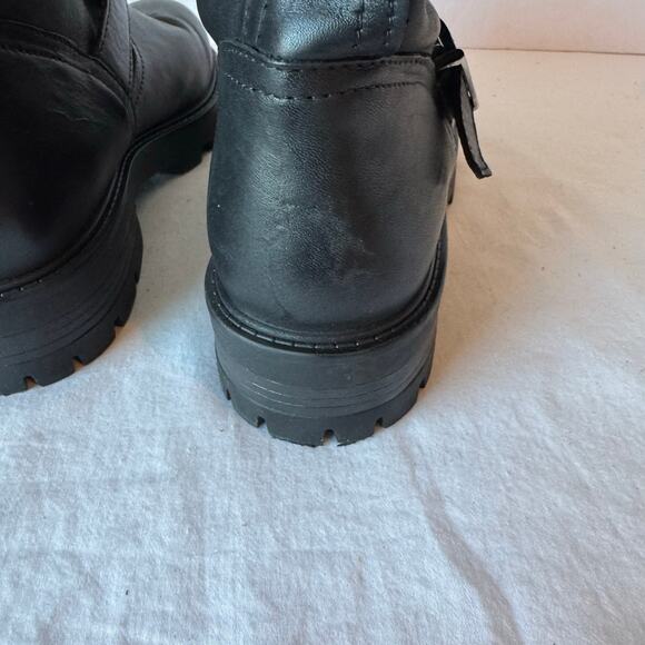 Steve Madden Women's Gleeson Leather Moto Pull On Boot 7 Black Buckles Edgy - Picture 9 of 13